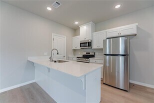 1705 SW Casuarina Dr in Bentonville, AR - Building Photo