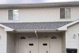 307 W 21st St in Cedar Falls, IA - Building Photo