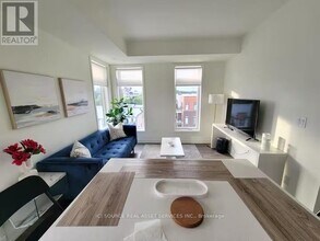 135 Canon Jackson Dr in Toronto, ON - Building Photo - Building Photo