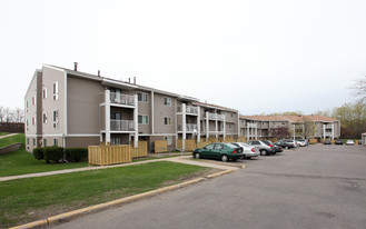 Oak Park Village Apartments