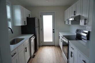 2128 Sharondale Dr in Nashville, TN - Building Photo - Building Photo