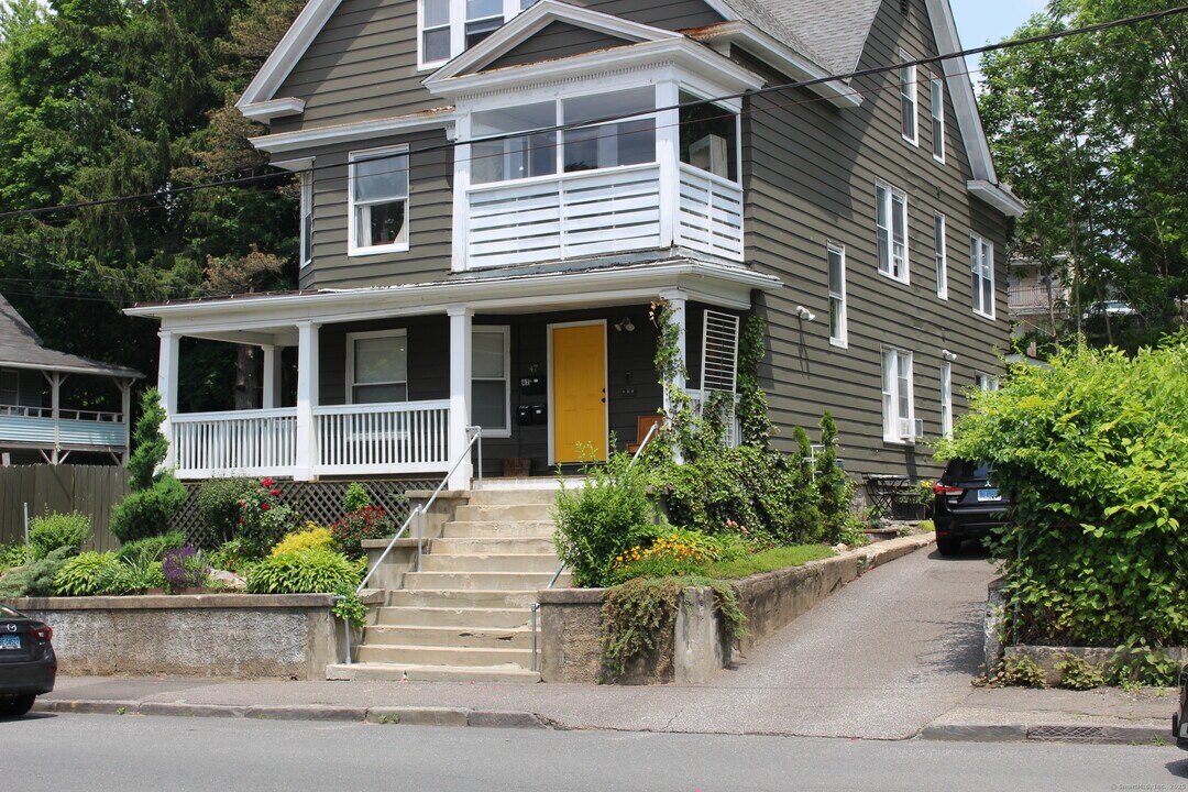47 Laurel St in Waterbury, CT - Building Photo