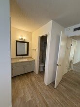 El Jardin Apartments in McAllen, TX - Building Photo - Building Photo