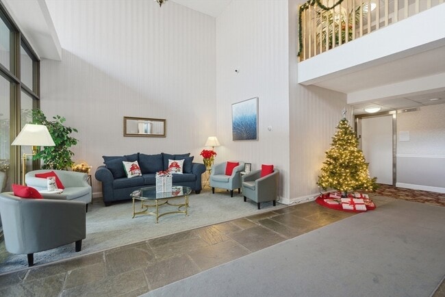 2 Summit Dr in Reading, MA - Building Photo - Building Photo