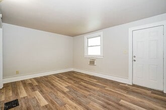 2009 Sullivant Ave in Columbus, OH - Building Photo - Building Photo