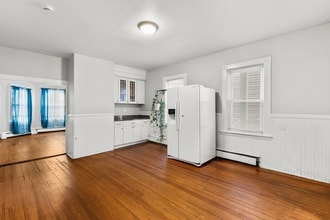136 Nye St, Unit 1 in New Bedford, MA - Building Photo - Building Photo