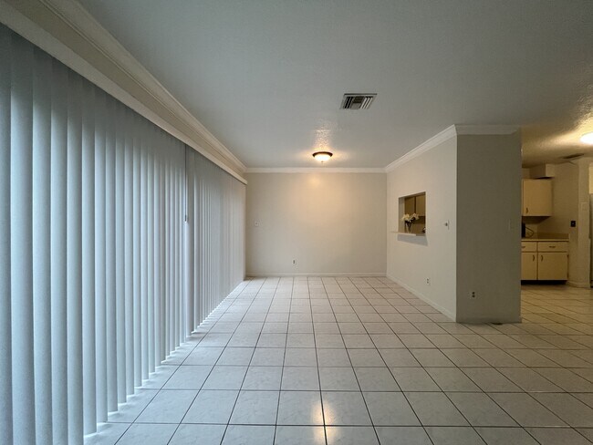 8032 NW 29th St in Sunrise, FL - Building Photo - Building Photo