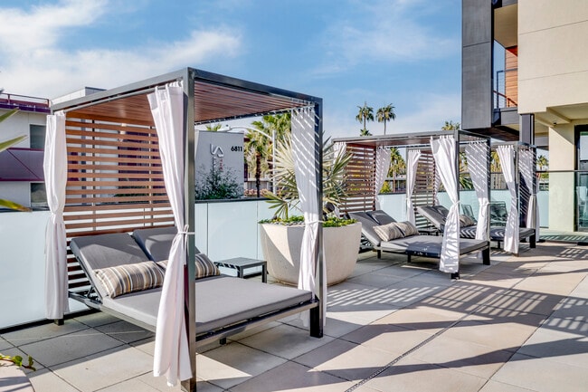 Scottsdale on Main in Scottsdale, AZ - Building Photo - Building Photo