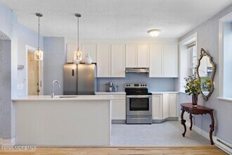 17-19 Leroy Pl-Unit -2C in Red Bank, NJ - Building Photo - Building Photo