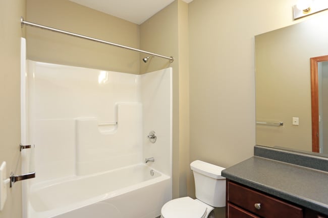 Oak Hill Apartments in Cedar Rapids, IA - Building Photo - Interior Photo