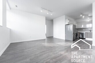 930 W Dakin St, Unit 301 in Chicago, IL - Building Photo - Building Photo