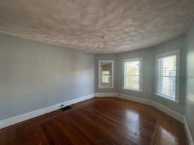 15 Bay State Ave, Unit 2 in Somerville, MA - Foto de edificio - Building Photo