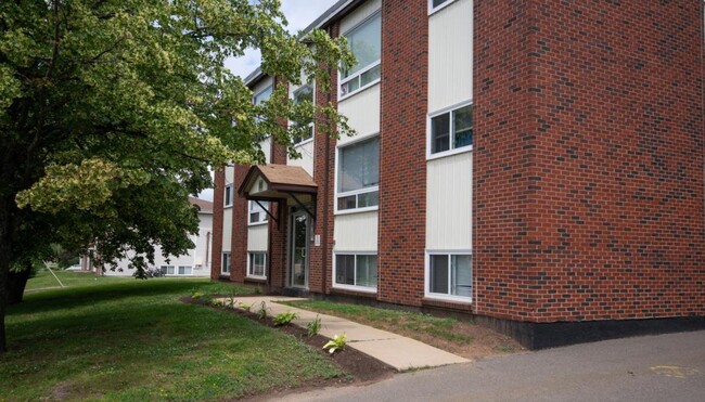 Pine Glen Apartments in Riverview, NB - Building Photo - Building Photo