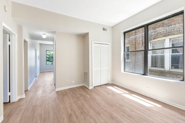 2245 N Western Ave in Chicago, IL - Building Photo - Building Photo