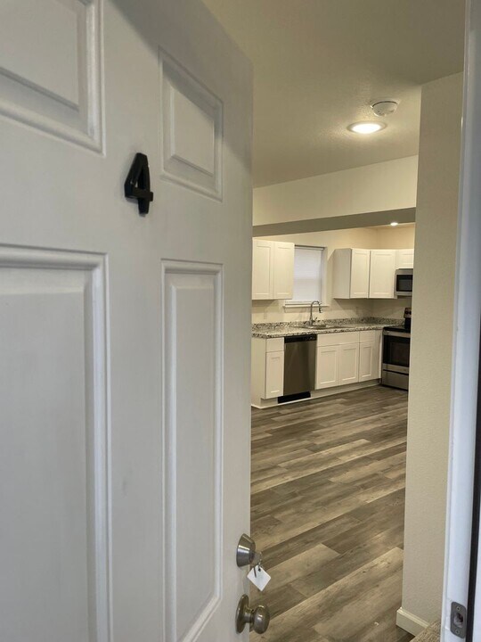 410 E Doxey St in Strafford, MO - Building Photo