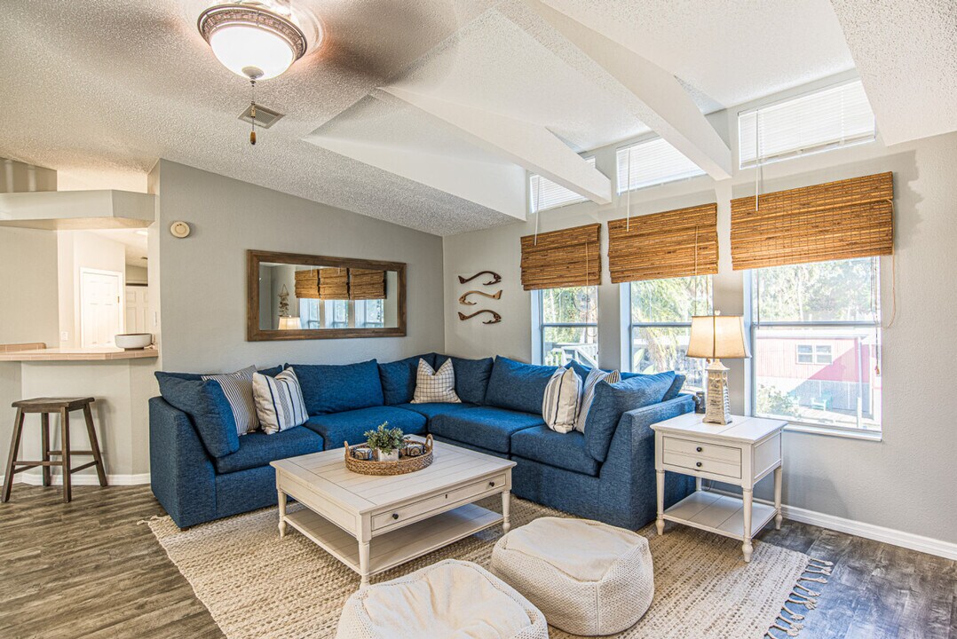 2275 S Hunt Point in Crystal River, FL - Building Photo