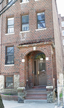 746 S Oak Dr in Bronx, NY - Building Photo - Building Photo