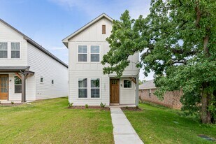 1226 Elm Ct in Runaway Bay, TX - Building Photo
