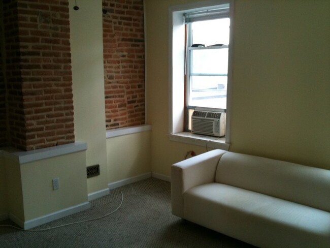 15 E West St, Unit 1 in Baltimore, MD - Building Photo - Building Photo