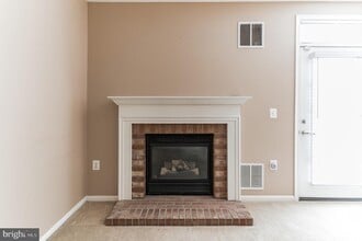 1025 Simsbury Ct in Crofton, MD - Building Photo - Building Photo