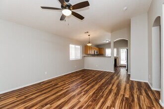 4883 E Meadow Lark Way in Queen Creek, AZ - Building Photo - Building Photo