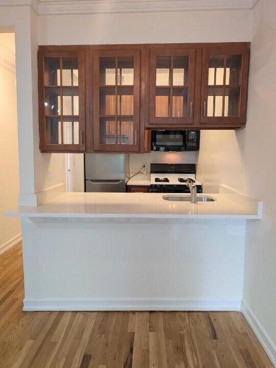 443 W 50th St in New York, NY - Building Photo