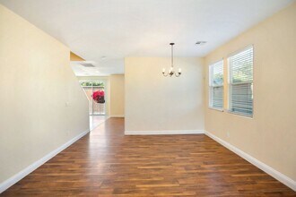 10872 Wallflower Ave in Las Vegas, NV - Building Photo - Building Photo