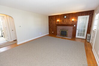 32 Maplewood St in Old Saybrook, CT - Building Photo - Building Photo