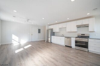 726 Bloomfield Ave in Verona, NJ - Building Photo - Building Photo