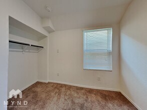 7157 Elm Cv in San Antonio, TX - Foto de edificio - Building Photo