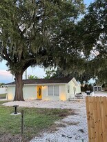 2405 Pope Rd in Bradenton, FL - Building Photo