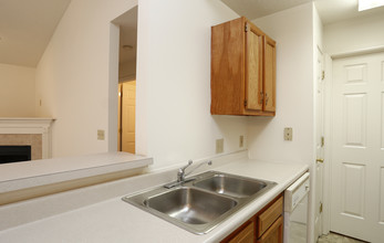 Kennedys Landing in Cincinnati, OH - Building Photo - Interior Photo