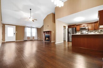 1019 Dwight Eisenhower Way in Clarksville, TN - Building Photo - Building Photo