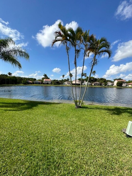 1414 Harbour Side Dr in Weston, FL - Building Photo