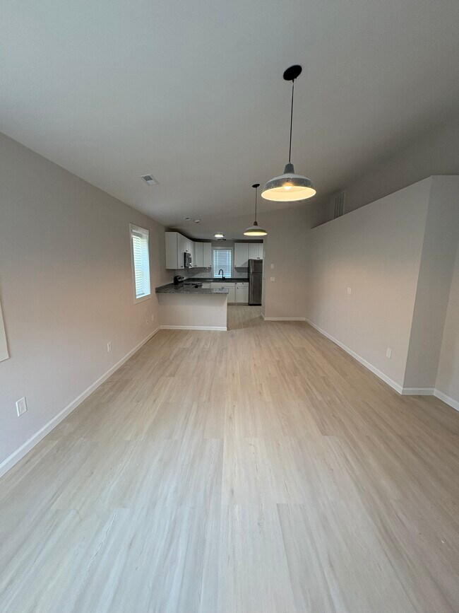 1075 Jenkins Rd in Charleston, SC - Building Photo - Building Photo