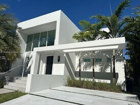 1325 Bay Dr in Miami Beach, FL - Building Photo