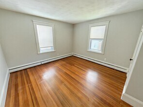 8 Arthur St, Unit 1 in Salem, MA - Foto de edificio - Building Photo