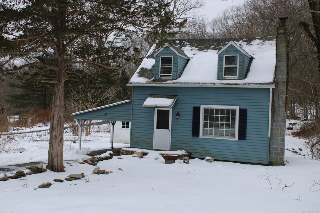 31 Delay Rd in Harwinton, CT - Building Photo