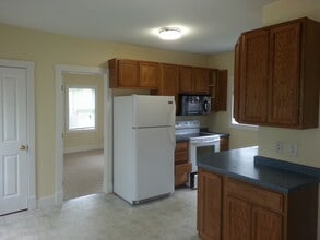 30 Winter St, Unit 2 in Topsham, ME - Foto de edificio - Building Photo