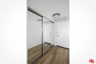 4455 Los Feliz Blvd in Los Angeles, CA - Foto de edificio - Building Photo