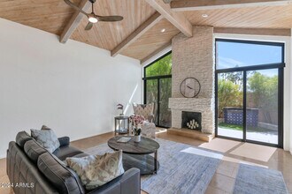 8401 N 84th Pl in Scottsdale, AZ - Foto de edificio - Building Photo