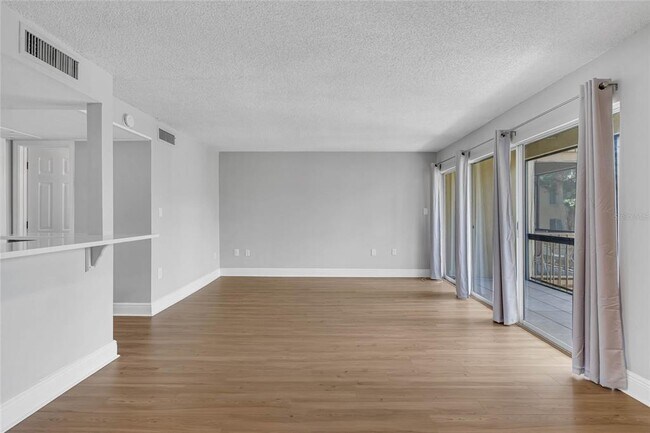 596 Orange Dr in Altamonte Springs, FL - Building Photo - Building Photo