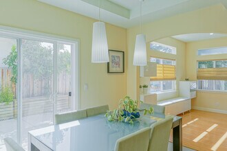 1236 Poplar Ave in Sunnyvale, CA - Foto de edificio - Building Photo