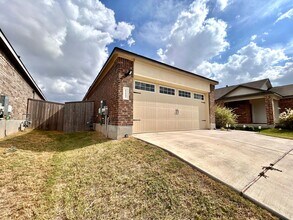 117 Allegro Dr in Hutto, TX - Building Photo - Building Photo