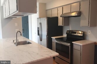 36 Bolton Ct in Franklin Township, NJ - Building Photo - Building Photo