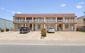 106 E Campeche St in South Padre Island, TX - Building Photo