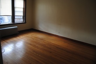 1437 N Long Ave in Chicago, IL - Foto de edificio - Interior Photo
