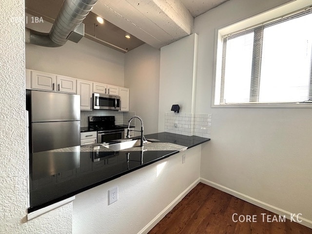 property at 320 W 7th St