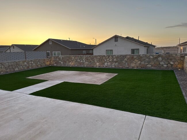 2179 Amber Valley Rd in Socorro, TX - Building Photo - Building Photo