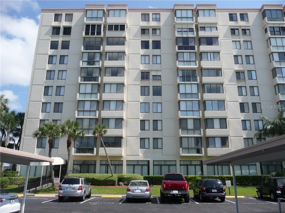 660 Island Way in Clearwater, FL - Building Photo